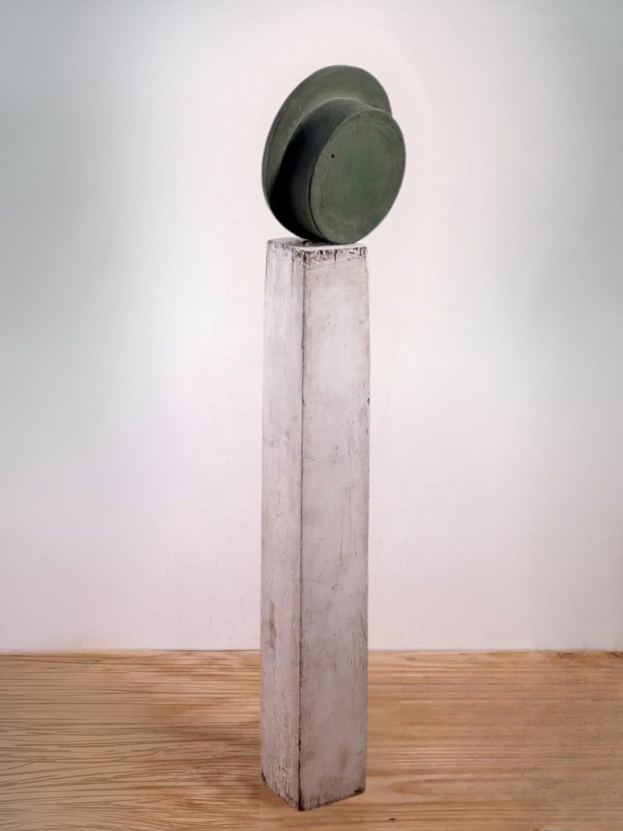 AssunaoCesar's tweet photo. This St. Patrick’s Day, we’re tipping our hat—or bowl? 🍀

At first, Robert Therrien’s No title (green hat on pedestal) (1984–85) seems to be a lucky leprechaun’s hat. Look a little longer, and you may imagine it pointing the way to a pot of gold.

Th... https://t.co/v2mOpj8GkN