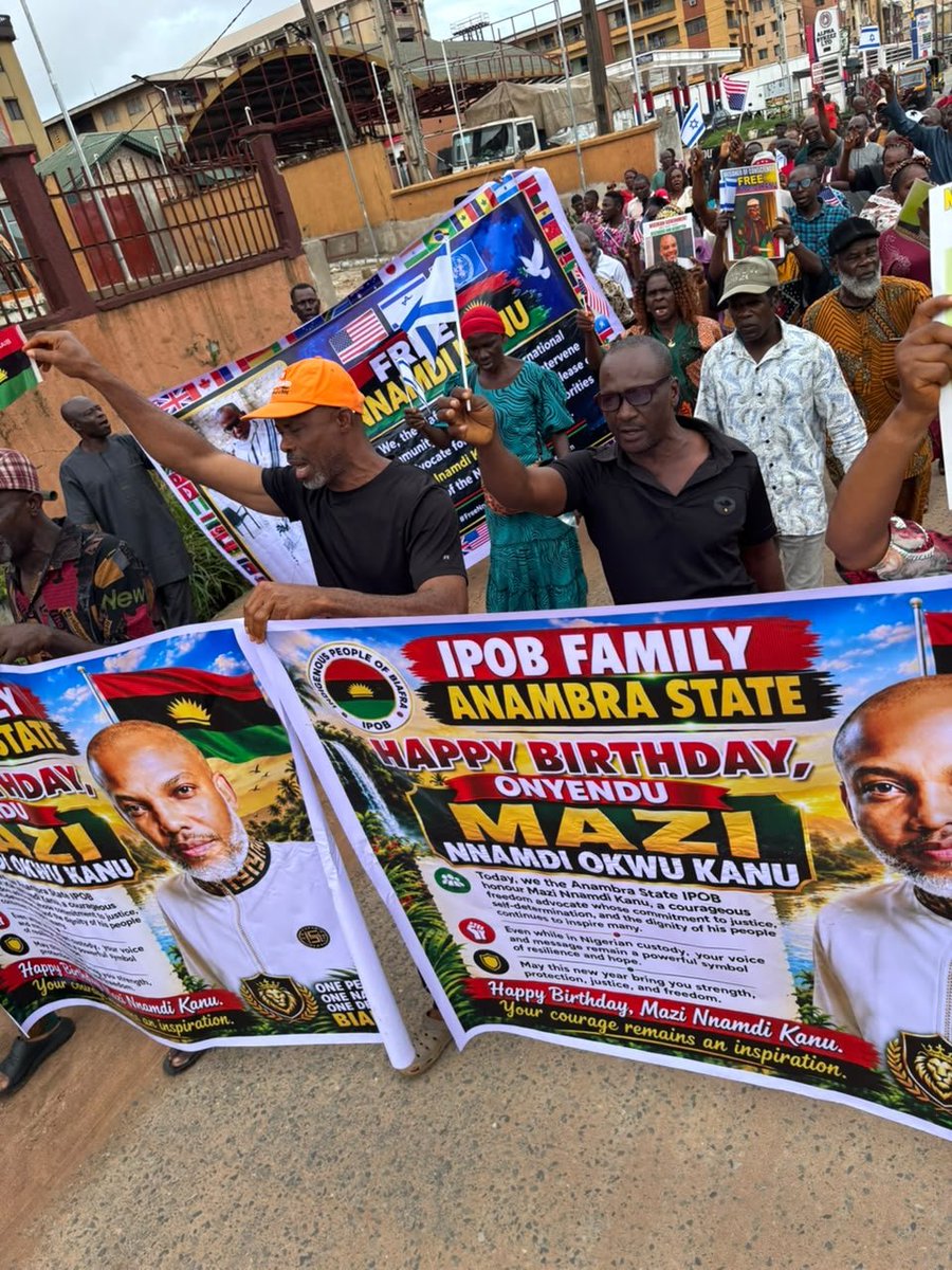 ElochukwuOhagi's tweet photo. A beautiful Birthday Match. Biafrans on the ground zero celebrate Mazi Nnamdi Kanu in ground style.

The message is simple. Biafrans are with Mazi Nnamdi Kanu.

Say Happy Birthday and share to create more awareness https://t.co/7Y9bGOiTQ0
