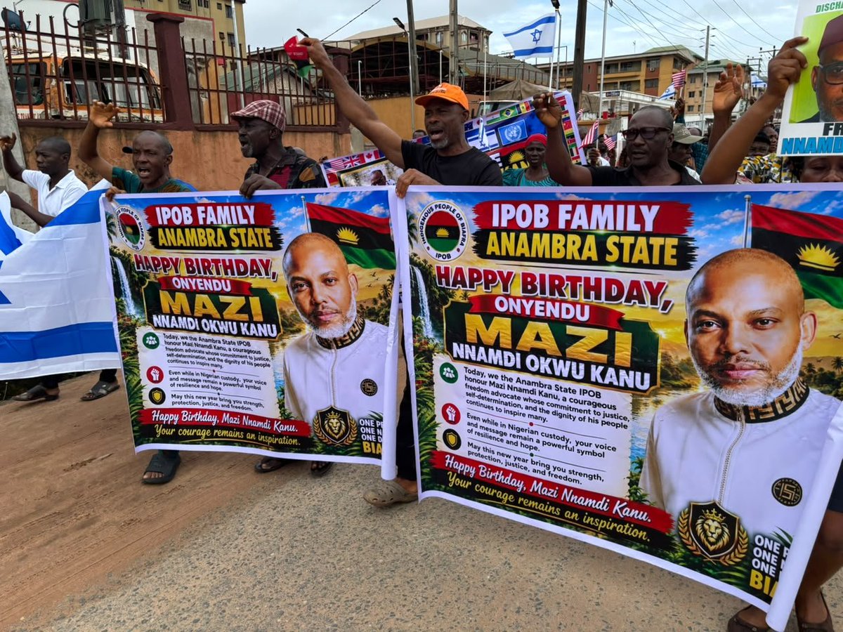 ElochukwuOhagi's tweet photo. A beautiful Birthday Match. Biafrans on the ground zero celebrate Mazi Nnamdi Kanu in ground style.

The message is simple. Biafrans are with Mazi Nnamdi Kanu.

Say Happy Birthday and share to create more awareness https://t.co/7Y9bGOiTQ0