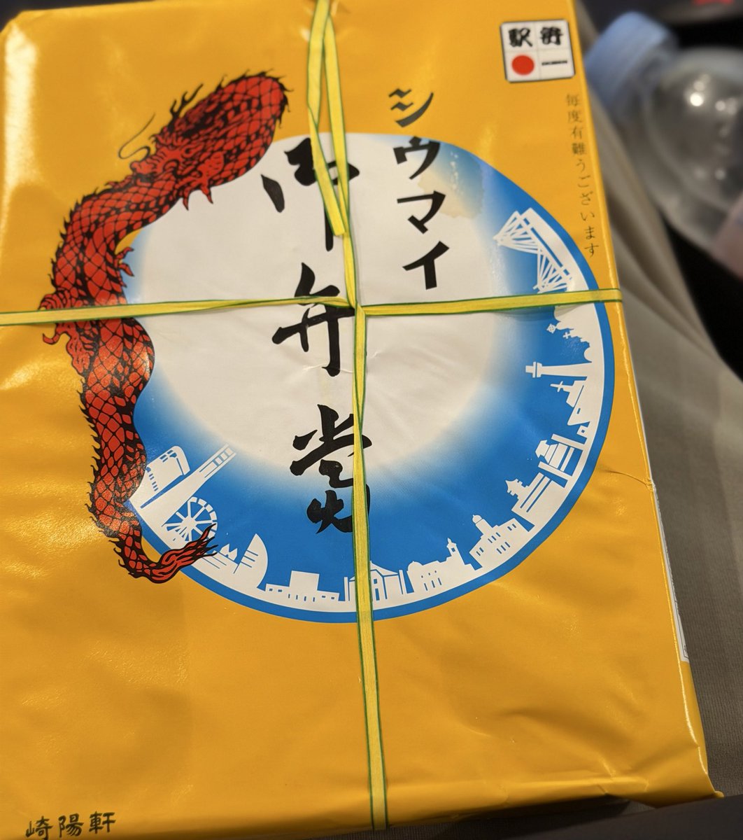 Kumamontar's tweet photo. ✈️待ちはだいたいこちら🍱 https://t.co/XCUxGz4Tes