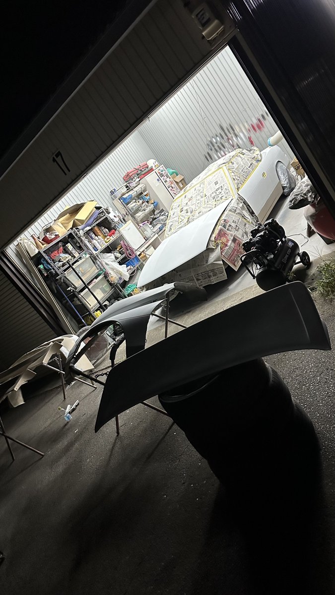 Screws_Garage's tweet photo. 自分のS13コンバーチブルも全塗装
ホワイトパール&amp;ベージュメタリックから
JW0 ミレニアムジェイドに
自分の車なので適当に塗ったから多少色ムラは出てるけど後々また全塗装予定なので
気にしない気にしない https://t.co/jFyvZqnj2j