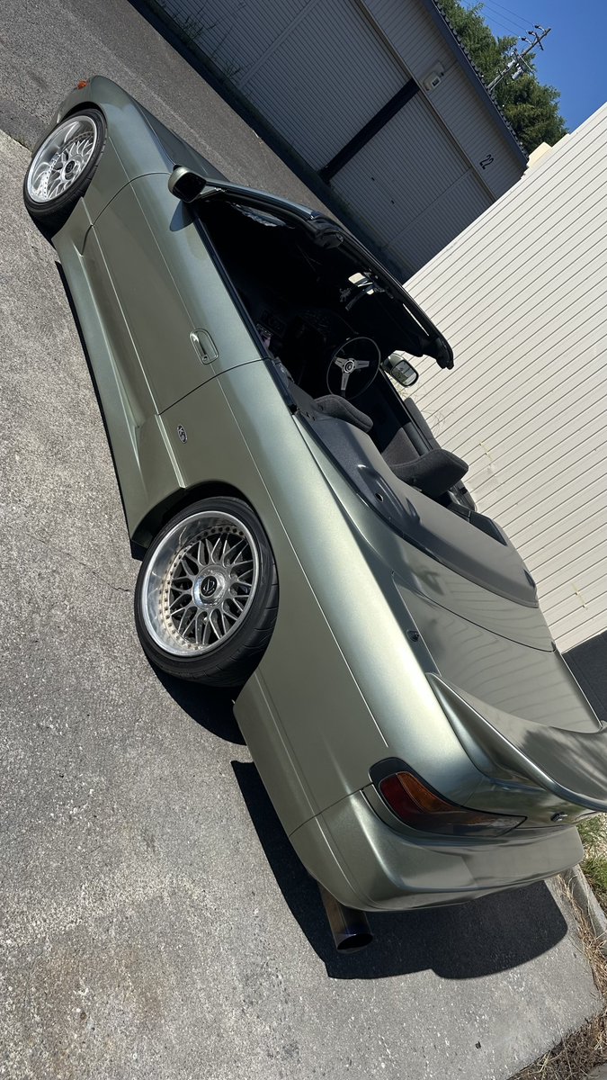 Screws_Garage's tweet photo. 自分のS13コンバーチブルも全塗装
ホワイトパール&amp;ベージュメタリックから
JW0 ミレニアムジェイドに
自分の車なので適当に塗ったから多少色ムラは出てるけど後々また全塗装予定なので
気にしない気にしない https://t.co/jFyvZqnj2j