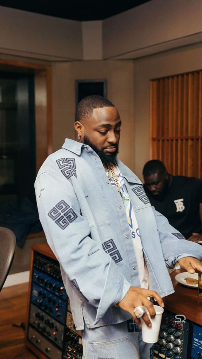 g_letambari's tweet photo. The world knows the name Davido. 🌍 https://t.co/3Conb1JnJ4