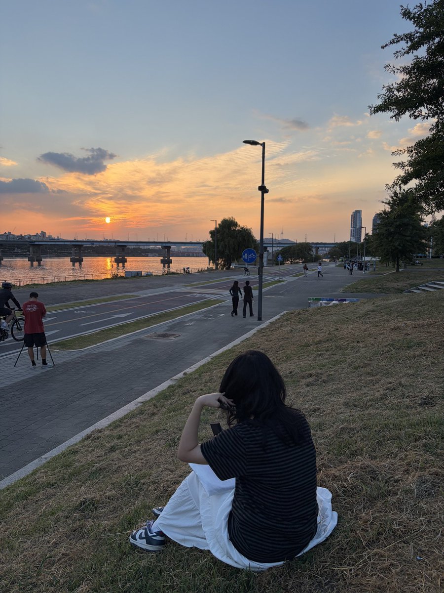 Nyamade_'s tweet photo. 진짜 한강 막차임. https://t.co/Jbs58jP5Dc