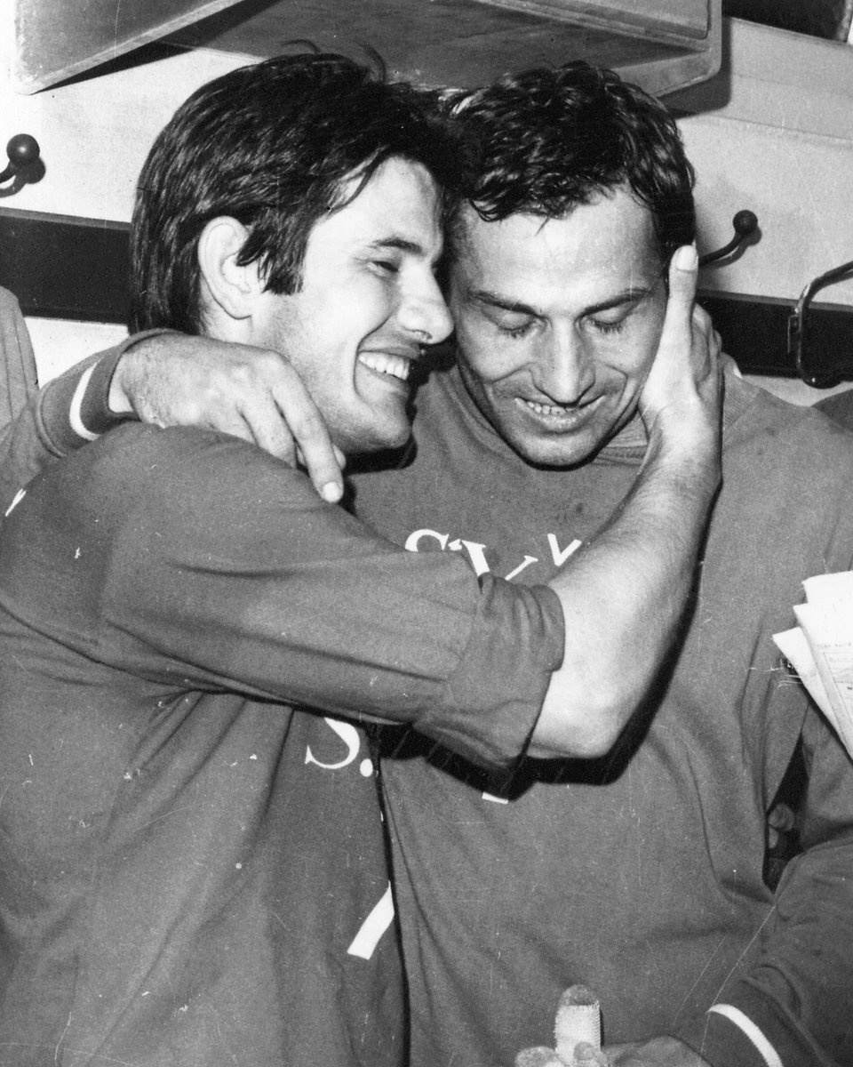 staderennais's tweet photo. Nous avons appris avec tristesse le décès d’André Guy à l’âge de 85 ans. 

Figure illustre du football français, attaquant insatiable devenu international, André Guy occupe une place de choix au panthéon Rouge et Noir en tant qu’unique buteur de la finale de la Coupe de France 1971.

André, nous saluons ta mémoire 🕊️