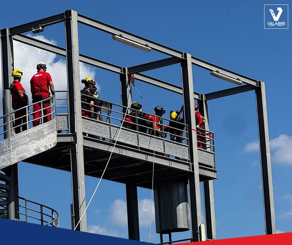 EntenteValabre's tweet photo. Première semaine de formation « Chef d’unité sauveteur-déblayeur - #SDE2 », qui s’est déroulée à Valabre, en partenariat avec le @Pompiers_13.

➡️ Au programme de la semaine : des apports pédagogiques et plusieurs mises en situation permettant aux stagiaires de mettre en pratique leurs connaissances au centre de secours des Pennes-Mirabeau.

Suite de la formation la semaine prochaine dans l’#Aveyron : place exclusivement aux mises en situation professionnelles.

Les SDIS présents lors de la formation : #BMSC, @SDIS11OFFICIEL, @sdis42 , @SDIS54, @sdis64, @SDIS66, #SDIS79 , @SDIS81, @SDIS974, #STIS978
