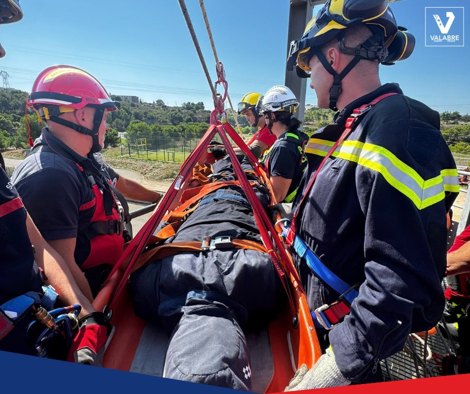 EntenteValabre's tweet photo. Première semaine de formation « Chef d’unité sauveteur-déblayeur - #SDE2 », qui s’est déroulée à Valabre, en partenariat avec le @Pompiers_13.

➡️ Au programme de la semaine : des apports pédagogiques et plusieurs mises en situation permettant aux stagiaires de mettre en pratique leurs connaissances au centre de secours des Pennes-Mirabeau.

Suite de la formation la semaine prochaine dans l’#Aveyron : place exclusivement aux mises en situation professionnelles.

Les SDIS présents lors de la formation : #BMSC, @SDIS11OFFICIEL, @sdis42 , @SDIS54, @sdis64, @SDIS66, #SDIS79 , @SDIS81, @SDIS974, #STIS978