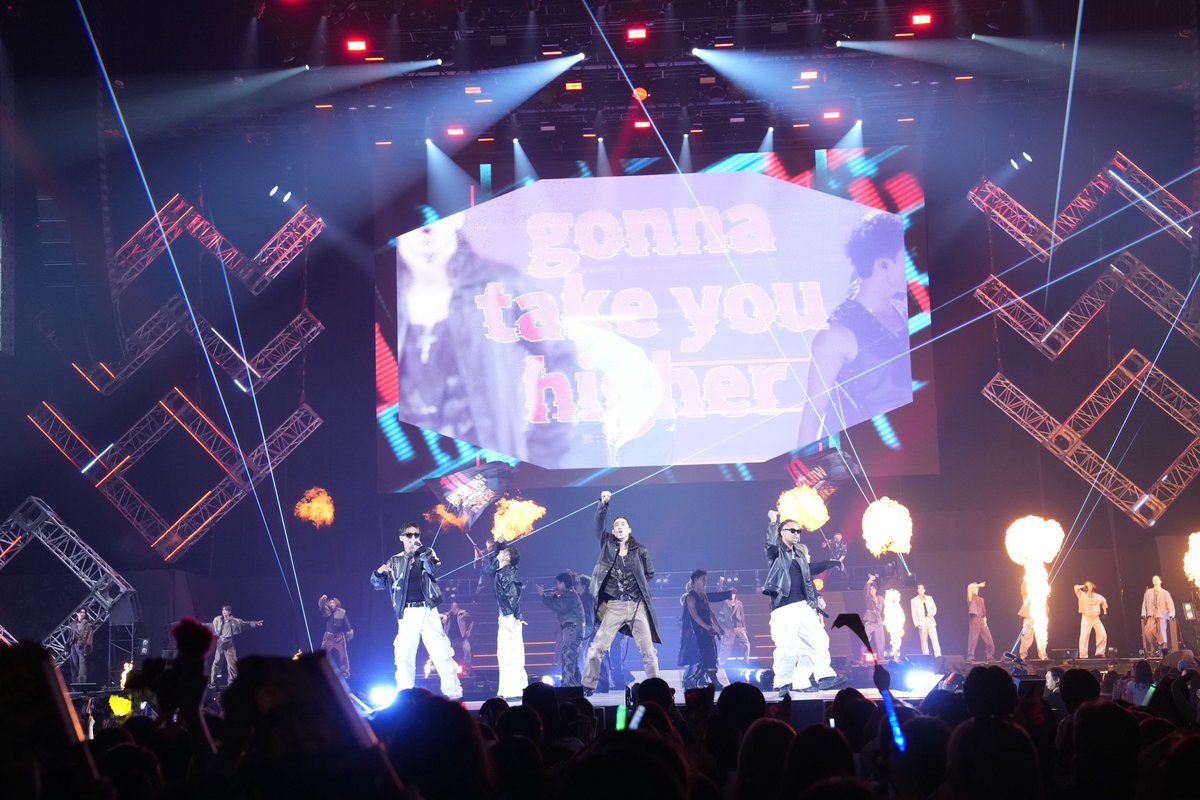 realsoundjp's tweet photo. ▶▶▶『HiGH&amp;LOW』徹底レポ ◀◀◀

📎https://t.co/Ohxylr2Wmf

全7組55名が集結した『HiGH&amp;LOW』10周年記念スペシャルライブ
これまでの歴史を辿り“新世界”への扉を開いた全35曲徹底レポ

#HiGH_LOW #ハイロー10周年 @HiGH_LOW_PR https://t.co/iCRKxbA9c1