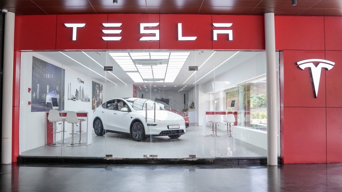 UpdatesChennai's tweet photo. 🚨Tesla debuts in Chennai with a new Experience Centre at Express Avenue https://t.co/zlY36guSTP