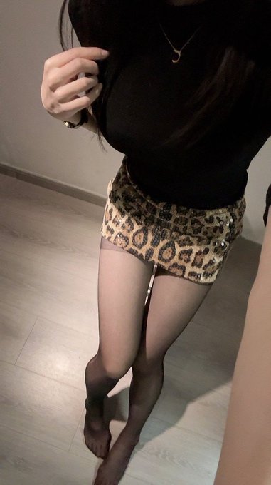 whyhuddy's tweet photo. 吃饱喝足后连手机都觉得没滋味，谁懂这种无聊啊，X上真的可以约到吗？没诚意的别来。 https://t.co/CD1B6Ba5LW