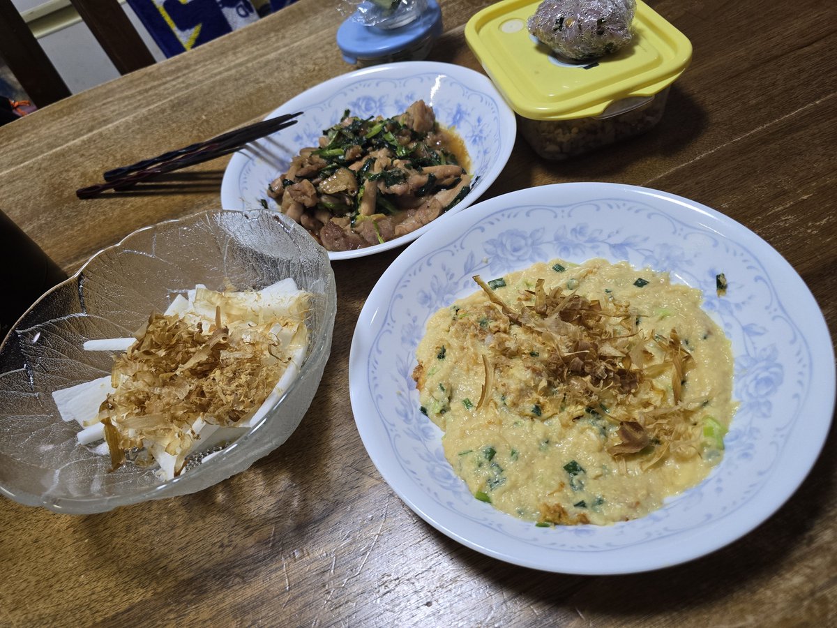 mhfNineTail's tweet photo. 残業やーって連絡あったんで晩飯でも作ろうって冷蔵庫開けたら鶏肉、ネギ、長芋、卵1個しかなく…………
とりあえず３品ありゃ上等でしょ？wあ鰹節発見したwww https://t.co/OEO4encEtj