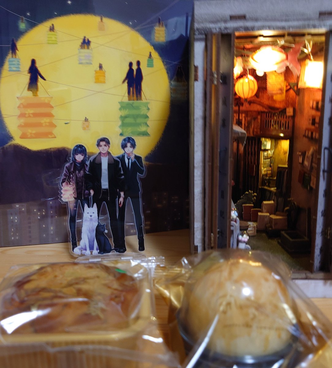 hashi9643's tweet photo. 🌕️中秋節快樂🌕️
“龍之家族”燈籠を持ち、黃月餅を買いに横浜中華街へ🥮
帰りに雲間からお月様見えました☺️✨ https://t.co/OEjuz9W2j1
