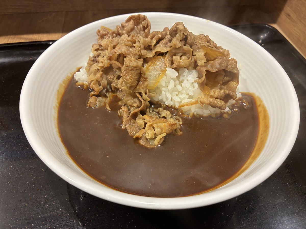 fallen_pear's tweet photo. 牛黒カレー #金曜カレー (@ 吉野家 in 中央区, 東京都) https://t.co/jAq7d3k0cO
