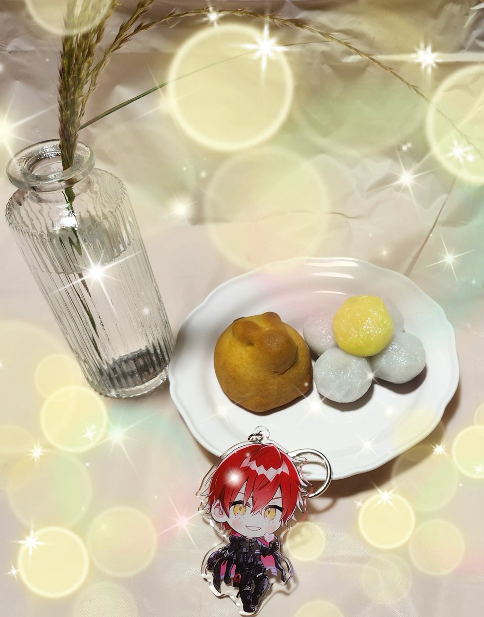 Kqn3GGdtGH7272's tweet photo. 今日は十五夜だから月見団子とうさぎさんのお饅頭を買って来た🐇🎑✨
綺麗なお月さまが出ててハピ🌕✨

#1code_a #あげいん https://t.co/GTwS4wRjYk