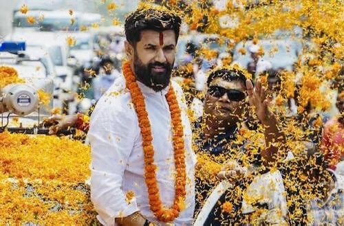 sukhjigrewal's tweet photo. Hon’ble National President of @LJP4India, Shri. @iChiragPaswan your ‘Youth BOLE TO’ initiative beautifully reflects a sincere commitment to listening to the aspirations, ideas, concerns & dreams of India’s young generation. Giving our youth a voice, respecting their ideas & engaging with them with an open heart is truly inspiring. Proud of you, Chirag Ji-

𝗬𝗢𝗨𝗧𝗛 बोले तो - अपना अंदाज़,
𝗬𝗢𝗨𝗧𝗛 बोले तो - सपनों की उड़ान,
𝗬𝗢𝗨𝗧𝗛 बोले तो - नई सोच, नई पहचान!

With faith in our youth, hope for their future & love for our nation, let us continue to empower, encourage & inspire the next generation- 
Sukhminderpal Singh Grewal Bhukhri Kalan @sukhjigrewal

#YouthBoleTo #YOUTH_बोले_तो #ChiragPaswan #Bihar #SukhminderpalSinghGrewal #BhukhriKalan #Punjab