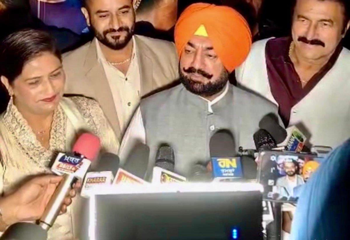 sukhjigrewal's tweet photo. Hon’ble National President of @LJP4India, Shri. @iChiragPaswan your ‘Youth BOLE TO’ initiative beautifully reflects a sincere commitment to listening to the aspirations, ideas, concerns & dreams of India’s young generation. Giving our youth a voice, respecting their ideas & engaging with them with an open heart is truly inspiring. Proud of you, Chirag Ji-

𝗬𝗢𝗨𝗧𝗛 बोले तो - अपना अंदाज़,
𝗬𝗢𝗨𝗧𝗛 बोले तो - सपनों की उड़ान,
𝗬𝗢𝗨𝗧𝗛 बोले तो - नई सोच, नई पहचान!

With faith in our youth, hope for their future & love for our nation, let us continue to empower, encourage & inspire the next generation- 
Sukhminderpal Singh Grewal Bhukhri Kalan @sukhjigrewal

#YouthBoleTo #YOUTH_बोले_तो #ChiragPaswan #Bihar #SukhminderpalSinghGrewal #BhukhriKalan #Punjab