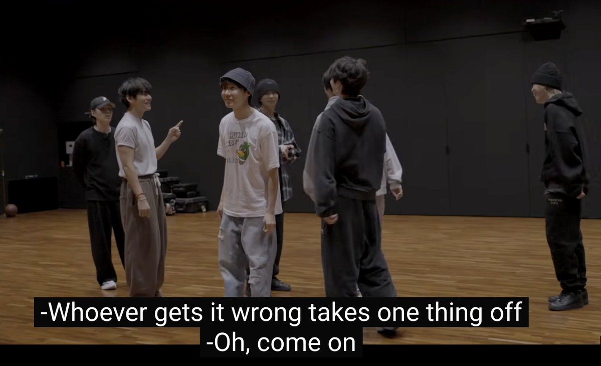 joon_lovebot's tweet photo. taehyung please can we not play strip dance practice at the work place https://t.co/c9cR6gswYW