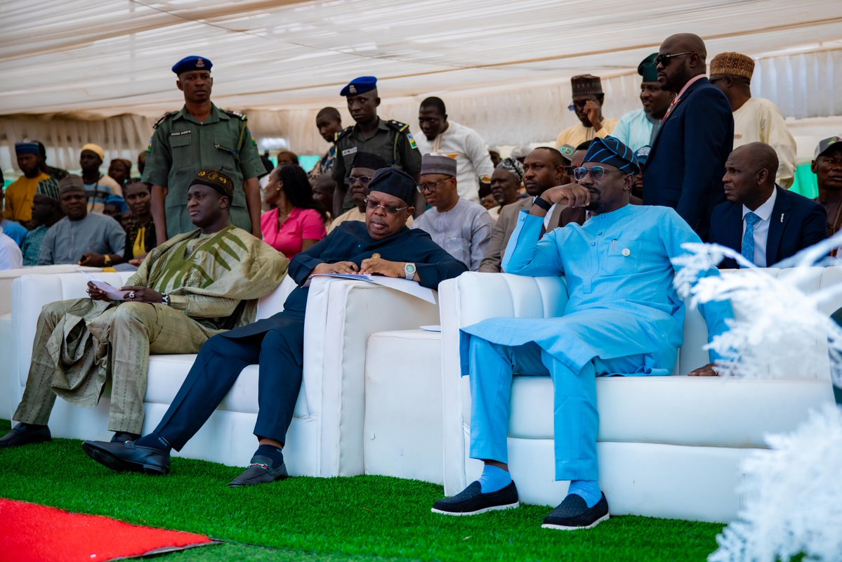 abbaaliyu_'s tweet photo. Electricity access matters most when people can use it to improve their daily lives and grow their businesses. That was very much on my mind as we commissioned the 581kWp interconnected mini-grid in Oke-Oyi, Ilorin East LGA, Kwara State.

Delivered under the Interconnected Mini-Grid Acceleration Scheme (IMAS) by Nayo Tropical Technologies Limited, the project has a total installed solar capacity of 581kWp, comprising 1,336 solar panels, alongside 1.4MW of battery storage. Approximately 10 kilometres of distribution cables and transformers support the network, extending electricity connections to homes and productive users in a community with an estimated population of 13,000 people.

At the commissioning, the Honourable Minister of Power, Chief Joseph Tegbe, reminded us that investments in electricity must translate into better livelihoods and more economic opportunities. I share that view. The value of this project will be seen in how reliably it serves the people of Oke-Oyi and what they are able to do with that power.