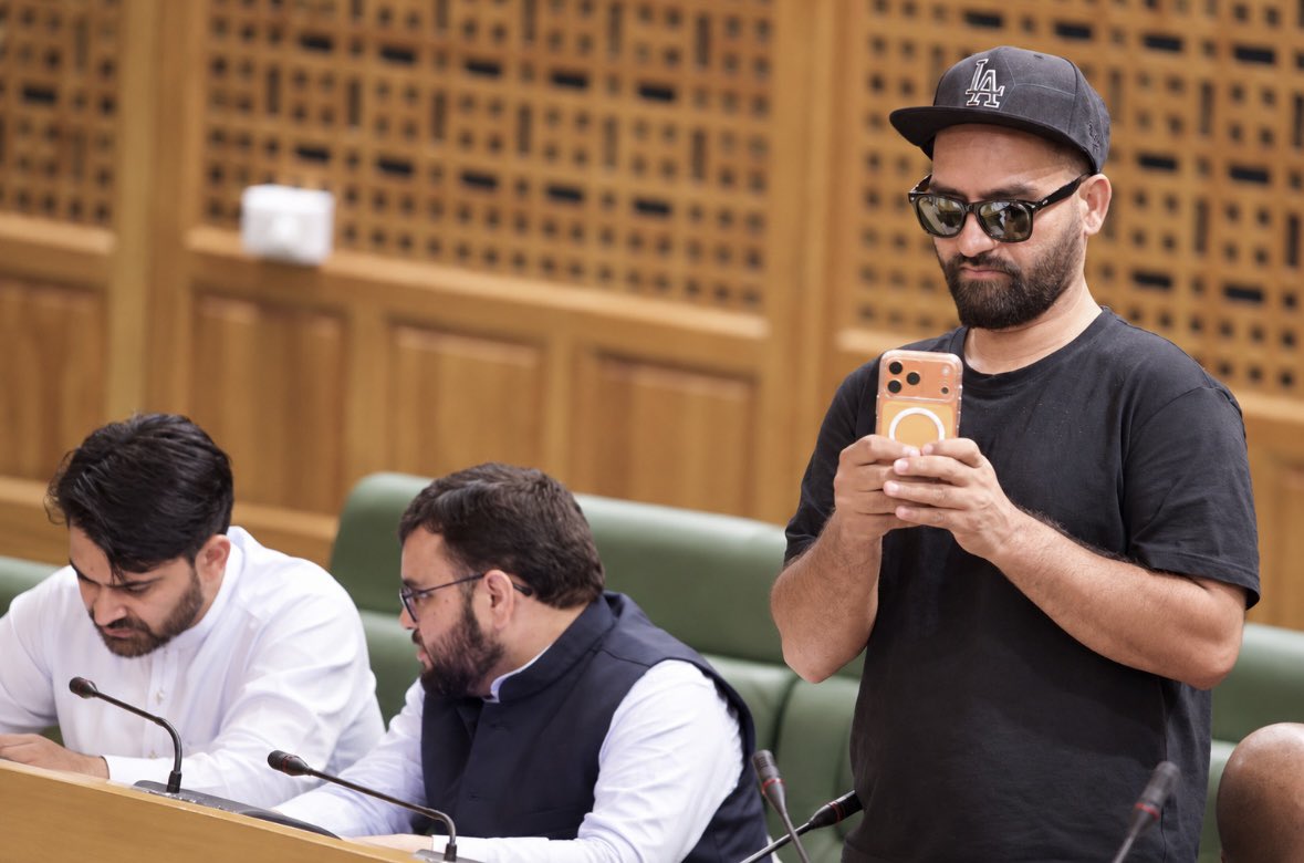 javeddar786's tweet photo. Priorities.   #jkassemblysession 

Photo: @javeddar786 https://t.co/nBOk2ZHkzn