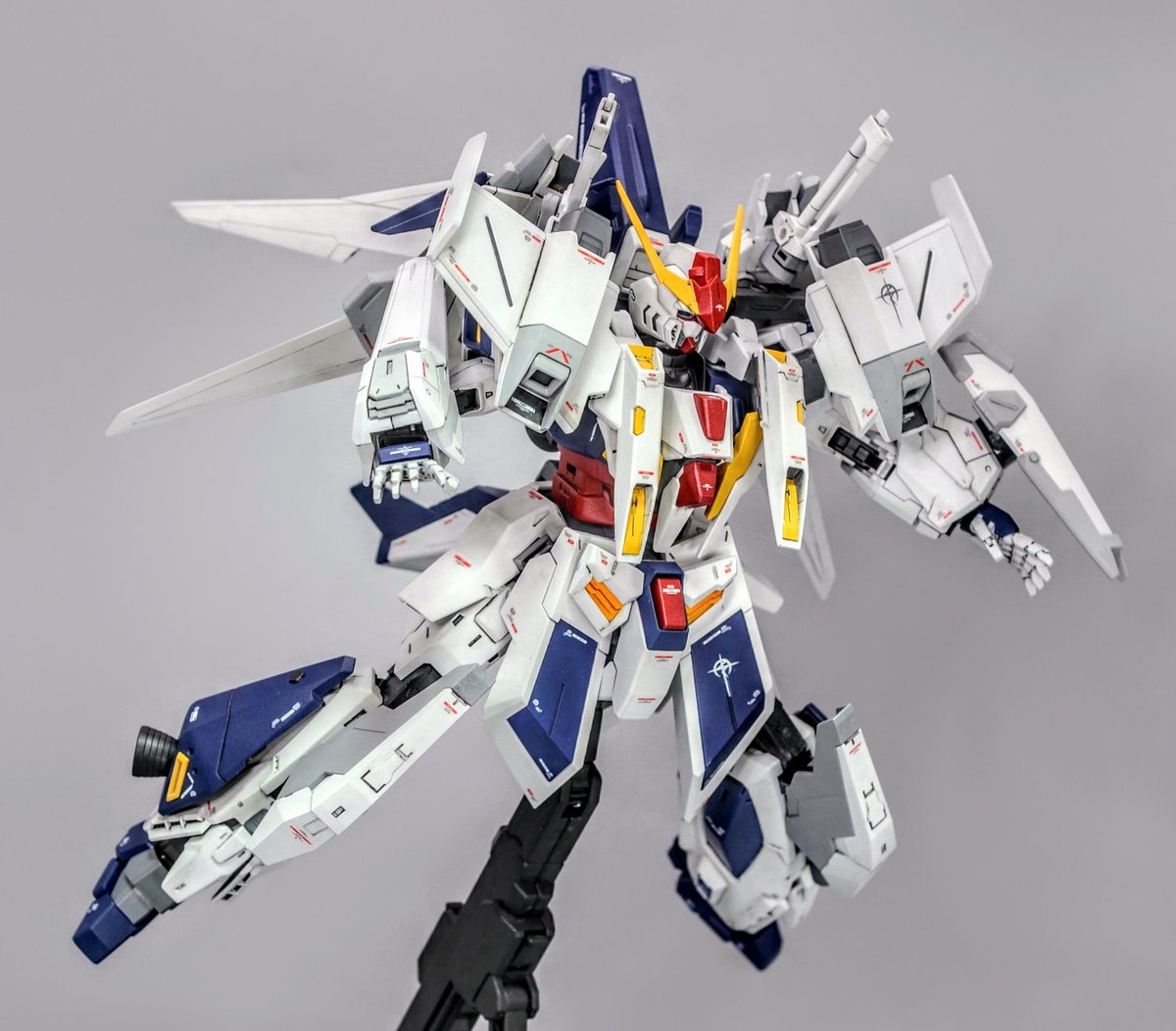 O15RXnhQL8nvfYW's tweet photo. 【ミクスィード（MiXied）・ガンダム】
完成しました！

HGやMGの色々なキットをミキシングしてクスィーのシルエットを再現してみました
※HGクスィーは未使用です

コクピット開閉や高速飛行形態への変形も可能です
#ガンプラ
#閃光のハサウェイ
設定や解説など続きもどうぞ！↓ https://t.co/r5OVPcAj7J