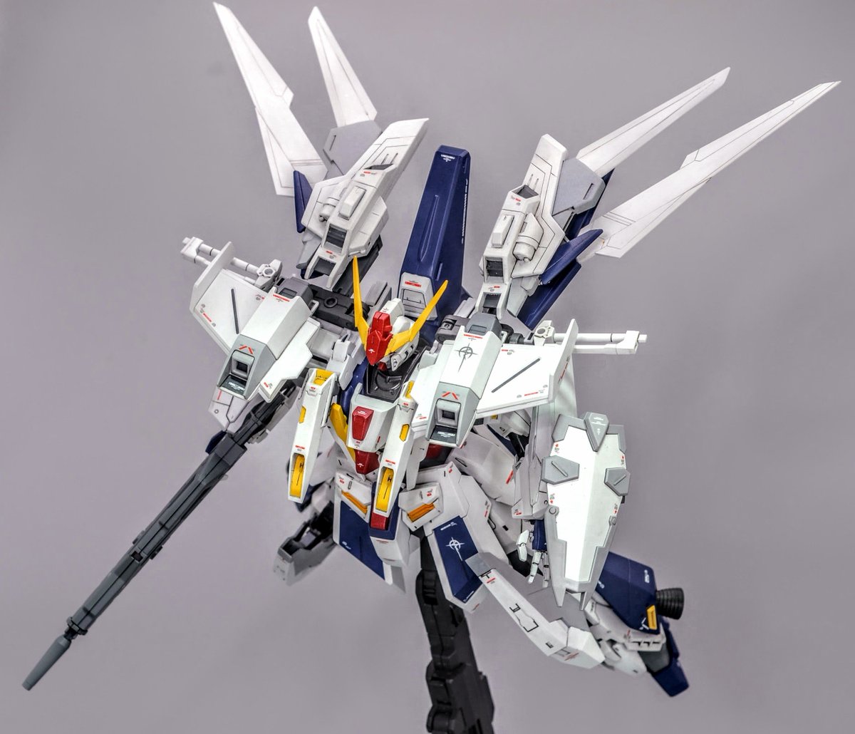 O15RXnhQL8nvfYW's tweet photo. 【ミクスィード（MiXied）・ガンダム】
完成しました！

HGやMGの色々なキットをミキシングしてクスィーのシルエットを再現してみました
※HGクスィーは未使用です

コクピット開閉や高速飛行形態への変形も可能です
#ガンプラ
#閃光のハサウェイ
設定や解説など続きもどうぞ！↓ https://t.co/r5OVPcAj7J