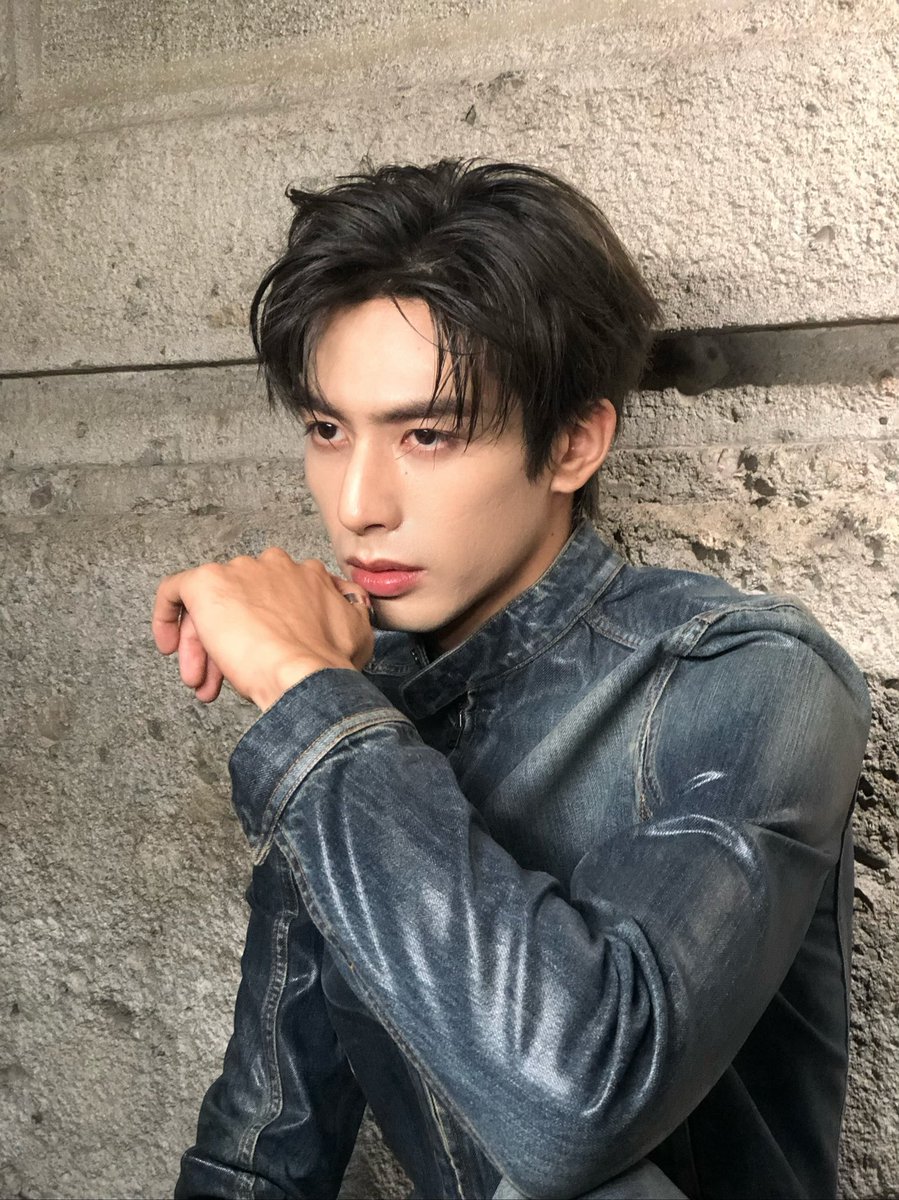 woiiinee's tweet photo. 260925 라탸오보급소 #송위룡

구찌 밀라노 패션위크 라이브포토

#GucciSS27XWEILONG
#GucciTheStoreShow
#GuccixWEILONG
#SongWeilong
@gucci https://t.co/YopSImZrKf