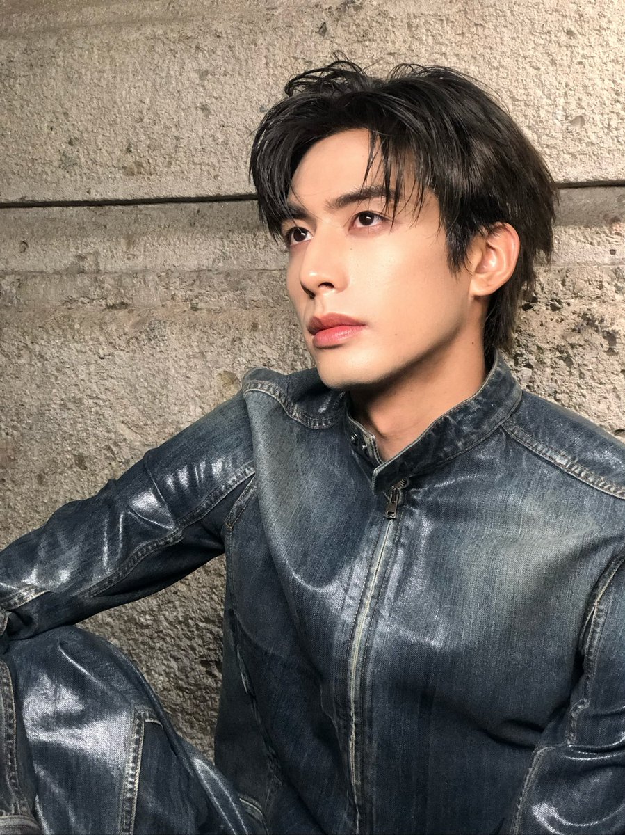 woiiinee's tweet photo. 260925 라탸오보급소 #송위룡

구찌 밀라노 패션위크 라이브포토

#GucciSS27XWEILONG
#GucciTheStoreShow
#GuccixWEILONG
#SongWeilong
@gucci https://t.co/YopSImZrKf