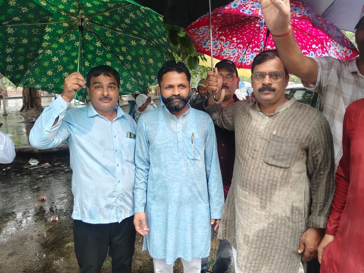 Rakeshk99304211's tweet photo. शानदार जबरदस्त
प्रतिकूल परिस्थिति में इको गार्डेन लखनऊ में उमड़ा पेंशन विहिनों का विशाल जनसैलाब
कर्मचारियों की एक ही मांग
NO NPS NO UPS
ONLY OPS https://t.co/6UyIbVk0En