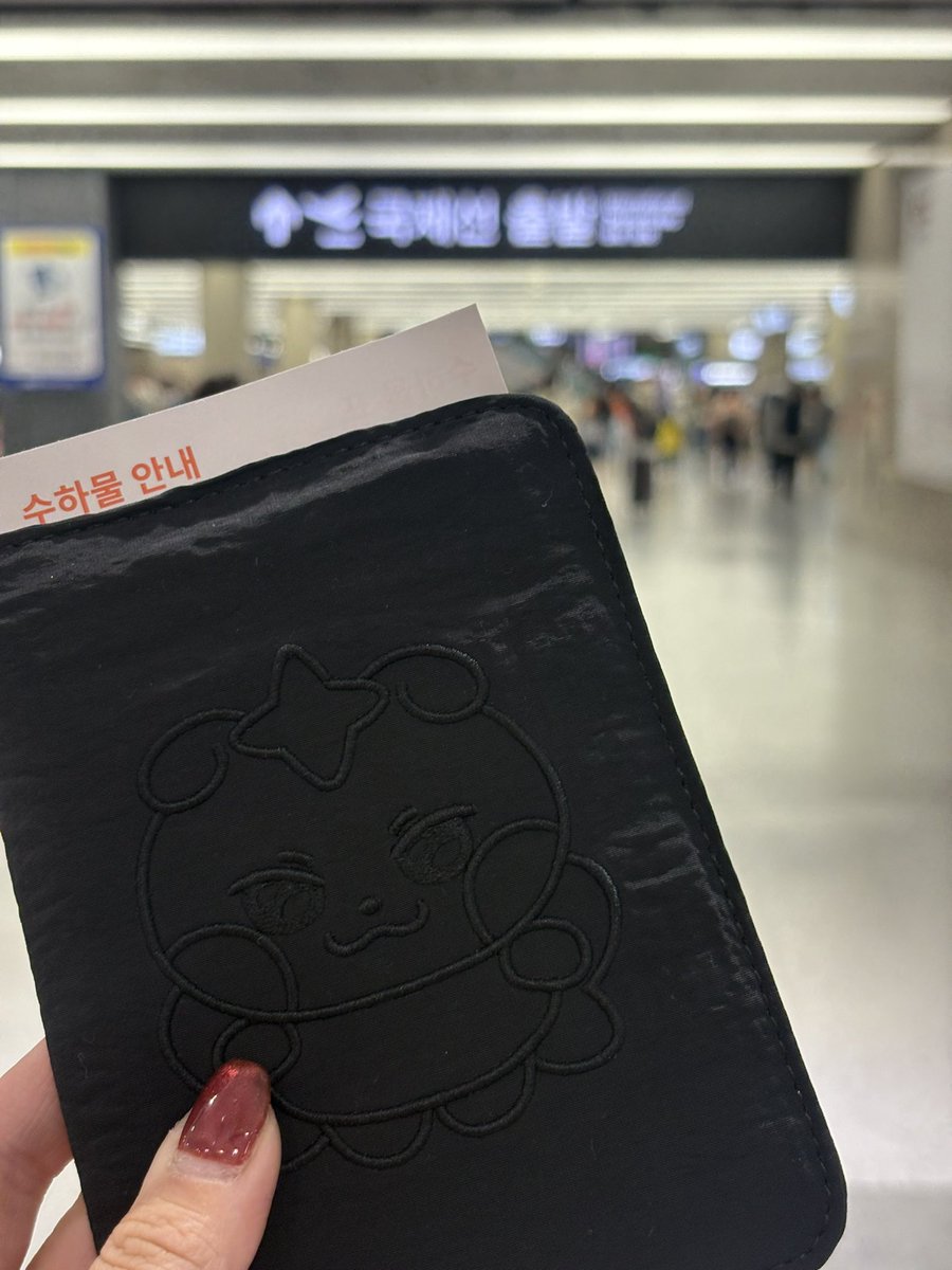 ateez_thumb's tweet photo. 보뚱이 여권케이스 첫 게시함미다앙🇵🇭
트친님들도 남은 연휴 행복하게 보내세요🫶🏻 https://t.co/R9OjXLCfOd