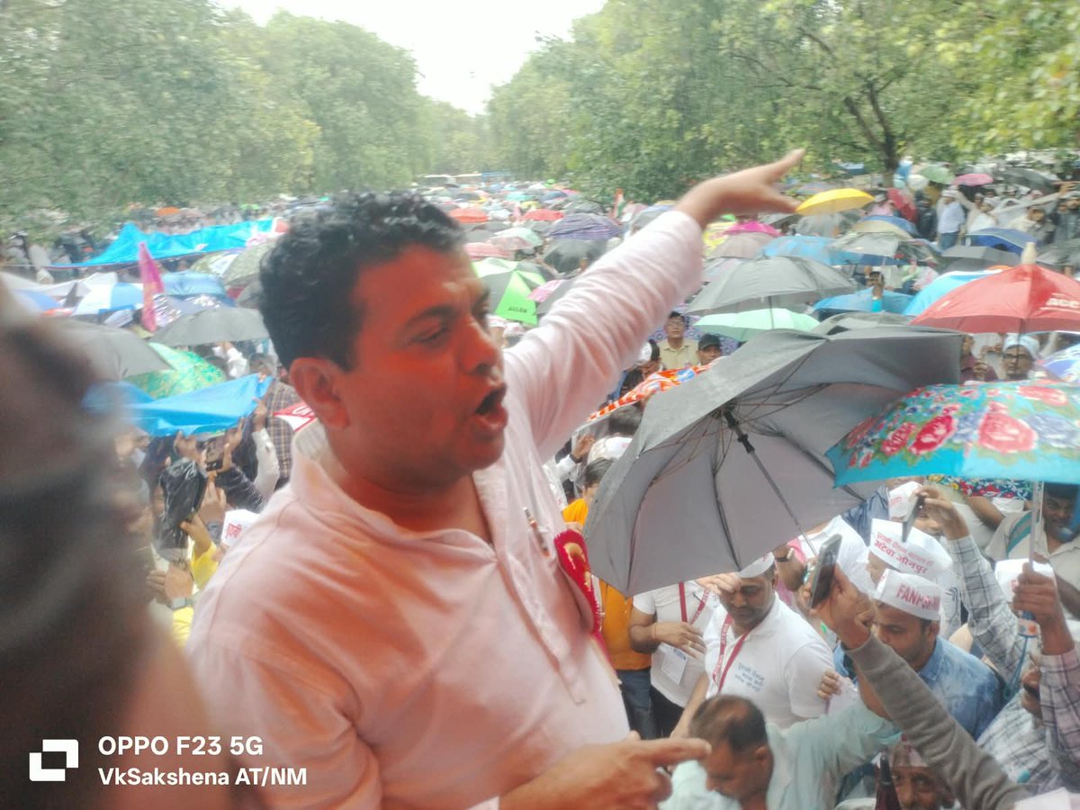 Rakeshk99304211's tweet photo. शानदार जबरदस्त
प्रतिकूल परिस्थिति में इको गार्डेन लखनऊ में उमड़ा पेंशन विहिनों का विशाल जनसैलाब
कर्मचारियों की एक ही मांग
NO NPS NO UPS
ONLY OPS https://t.co/6UyIbVk0En