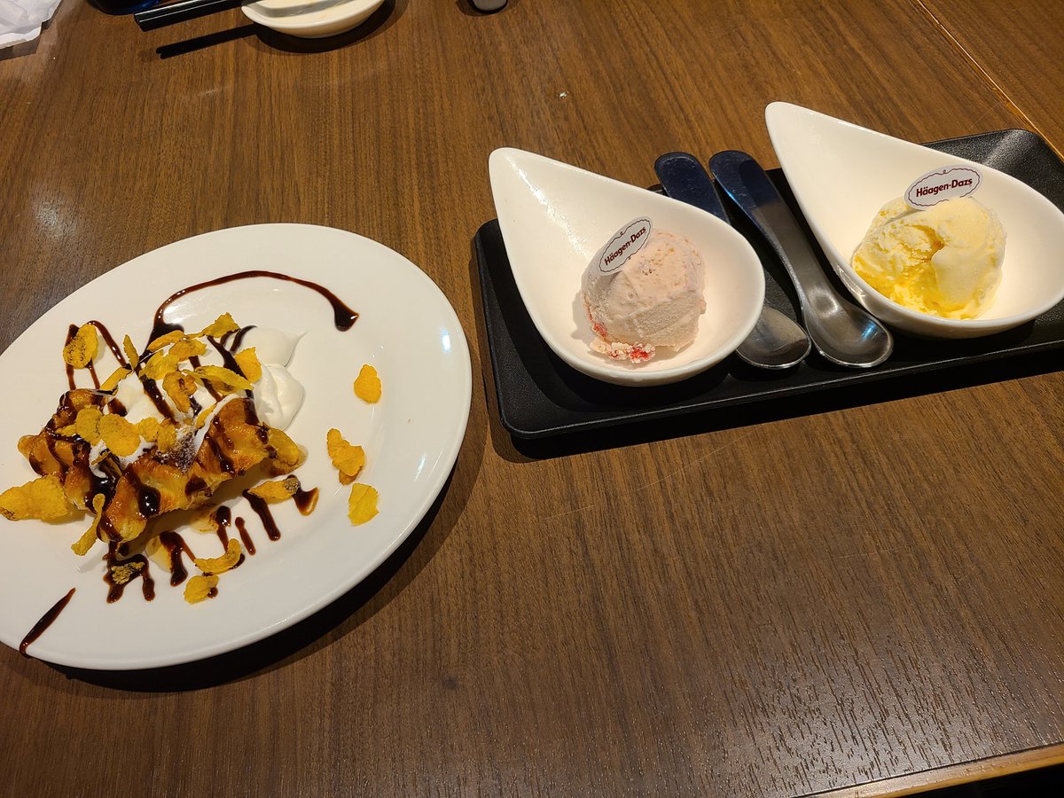 arasi_f's tweet photo. クロッフルとダッツ☺️
いつも食べ終わった後の祭りきったない皿ばっかりアップしてるから、たまには食べる前にw https://t.co/bkqrSr2tNo