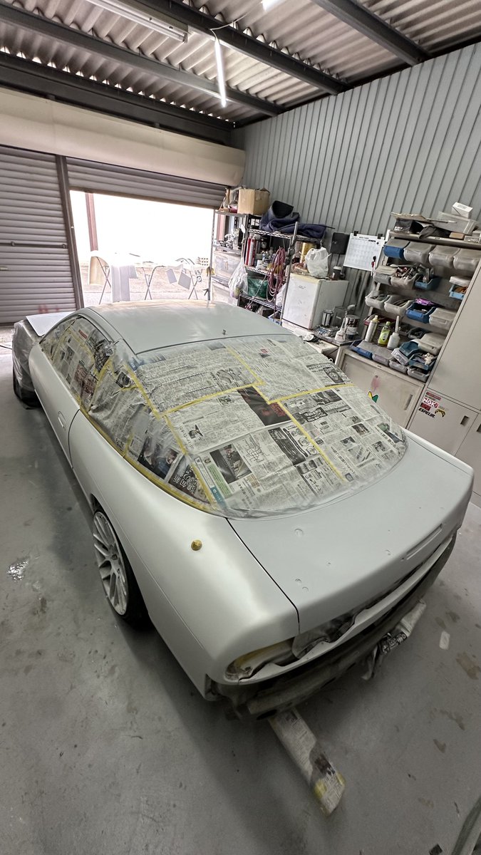 Screws_Garage's tweet photo. 知り合いの180sx鈑金&amp;同色全塗装
日産の326ホワイトが弱いのか分からないけどめちゃくちゃペリペリ剥がれて来た
ボンネットバンザイでルーフもベコベコだったのがこんなに綺麗に仕上がるとは https://t.co/NdO3AkYjNf