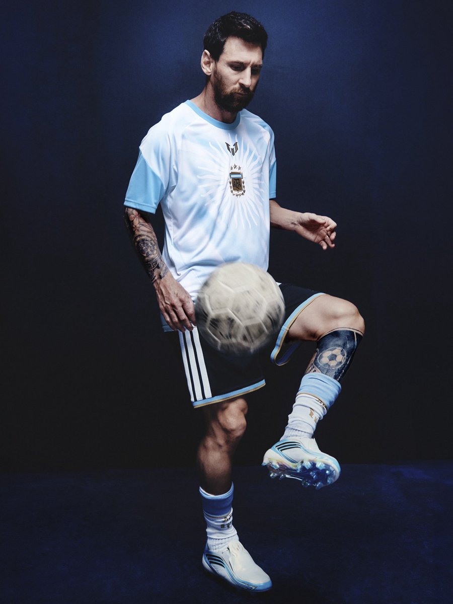 SofiMMartinez's tweet photo. La camiseta argentina edición especial Colección Messi para su despedida el 6 de octubre 🇦🇷 https://t.co/Fnr8ycyOwT