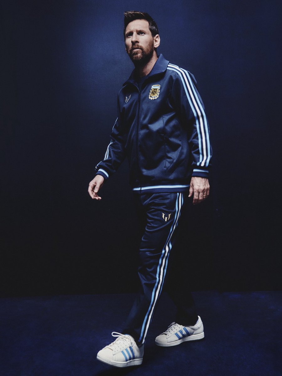 SofiMMartinez's tweet photo. La camiseta argentina edición especial Colección Messi para su despedida el 6 de octubre 🇦🇷 https://t.co/Fnr8ycyOwT