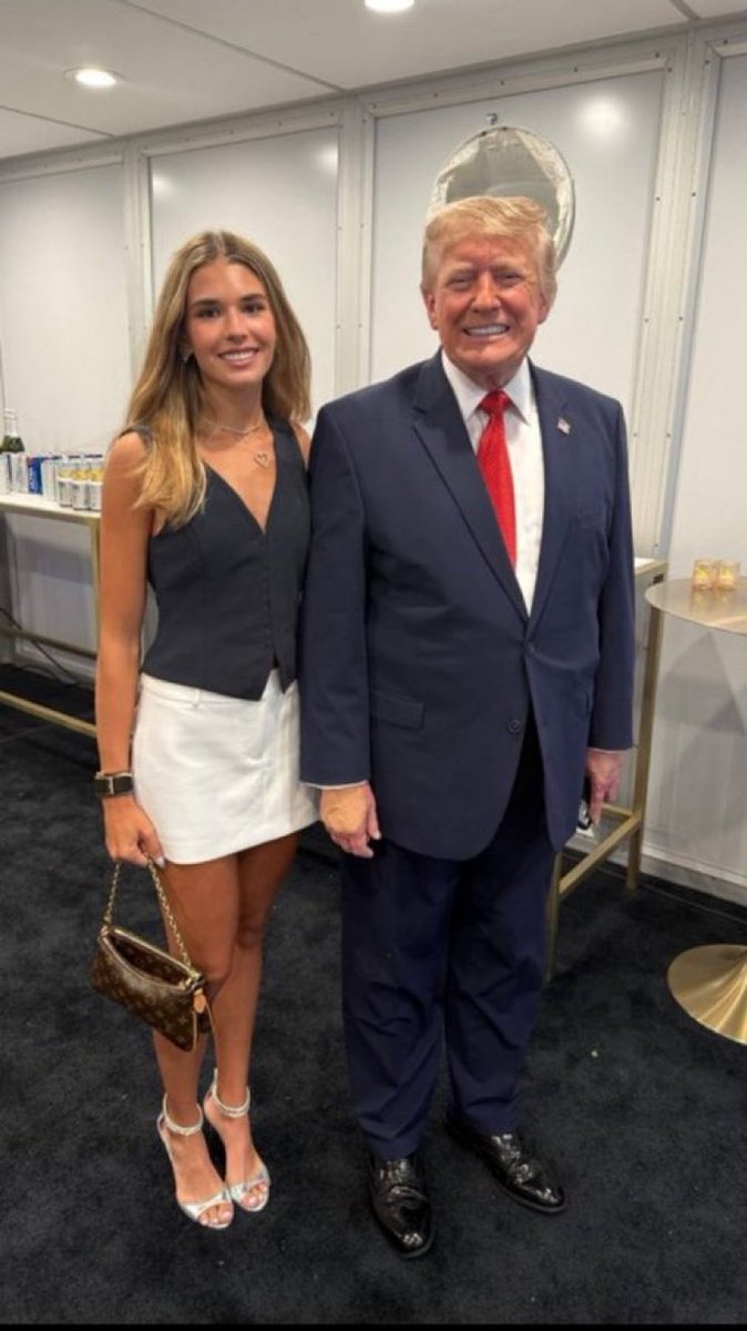 Melgibsonmove's tweet photo. Donald Trump has been named the most admired U.S. president in history🇺🇸!! 

Do you agree!? YES👍or NO👎 https://t.co/nnBgol5Dit