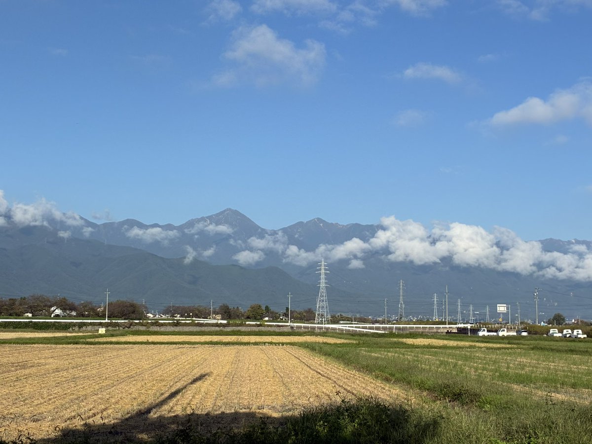 mt_morino's tweet photo. 平日よく晴れてますね https://t.co/zUnad3HIBr