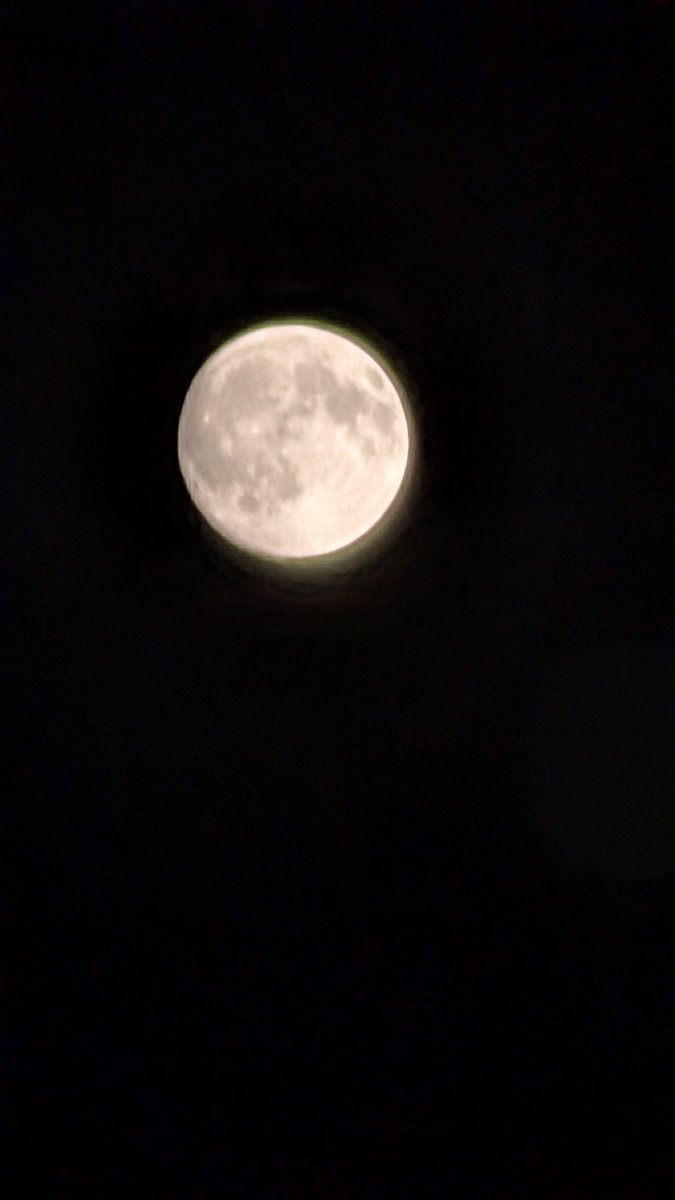 kile__33's tweet photo. 十五夜らしい
外で撮ってたけど地味に寒い https://t.co/HxKe48BhZr