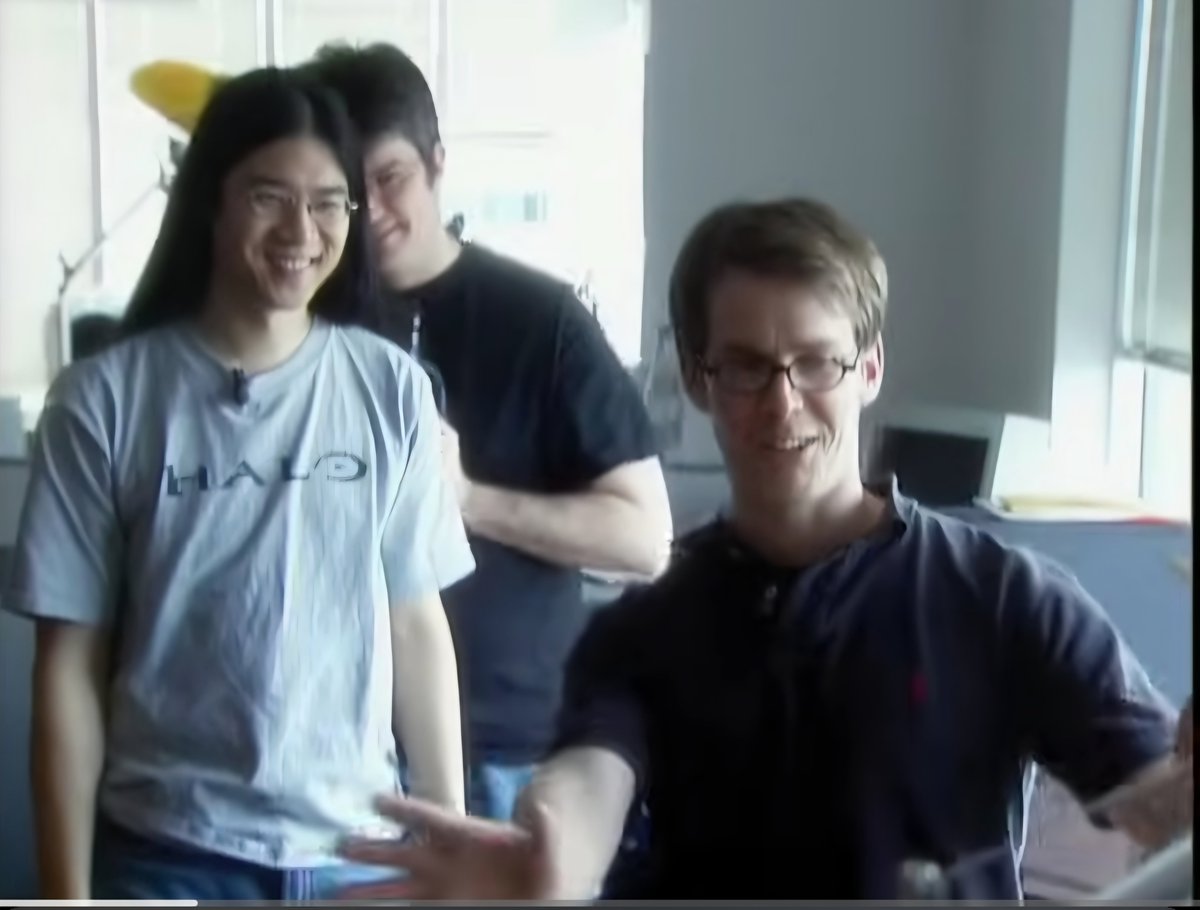 RazorwireRPG's tweet photo. Watching the Halo 2 Making Of documentary and feeling depressed these guys got forced out of their dreams jobs by a generation of neurotic hacks who failed anyway https://t.co/MD9bv40VLF