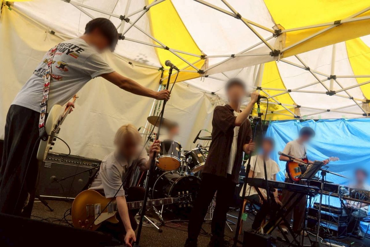 chorus_aragusa's tweet photo. 【五月祭】
あらぐさでは五月祭から新入生がバンドや合唱祭に参加することができます！
短期間でバンドや合唱を完成させるので、新入生は大きく成長し、団員同士の絆もより深まりました✨

#インカレ
#東大
#ミュージカル
#合唱
#バンド https://t.co/kCFLJLoboJ