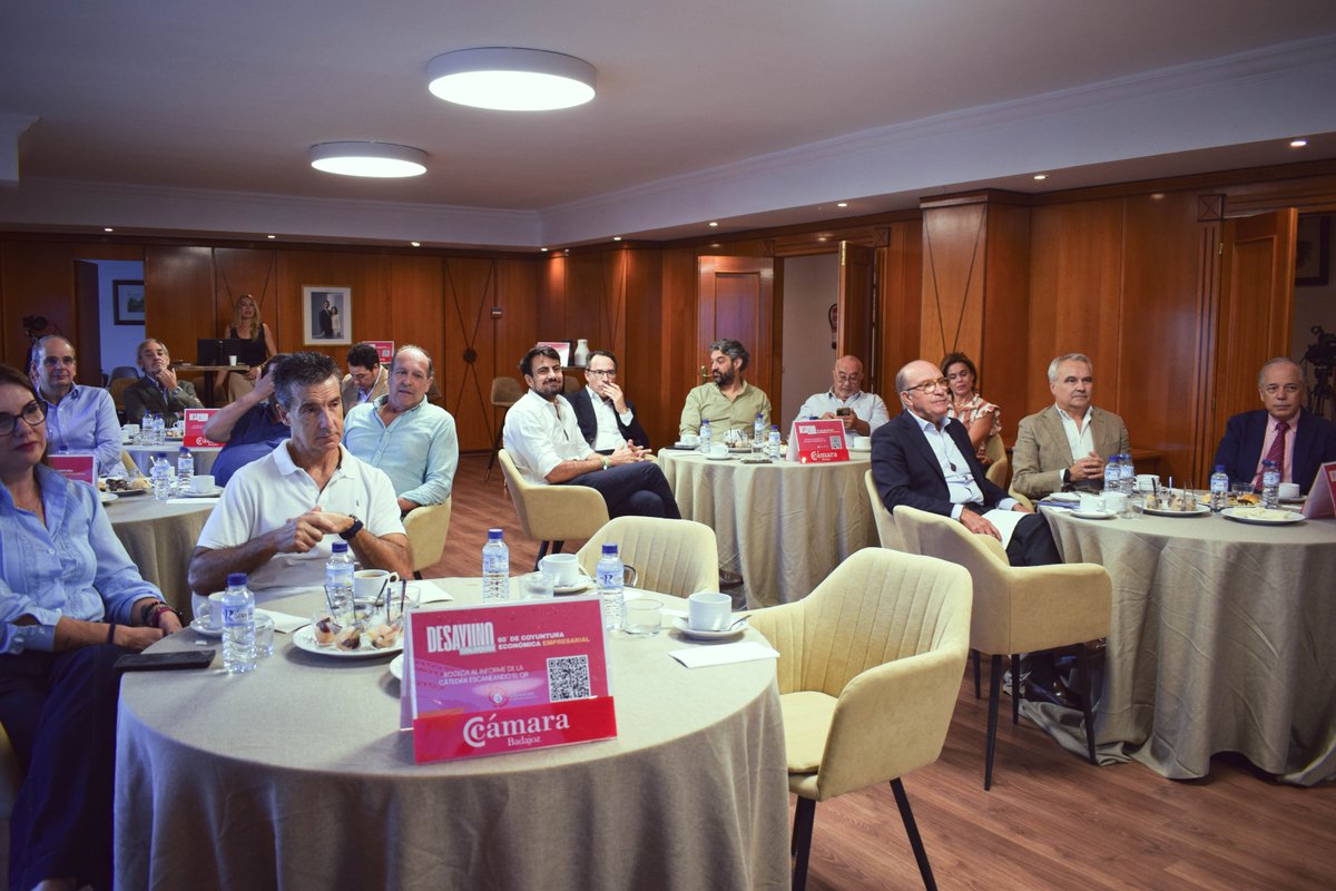 CamaradeBadajoz's tweet photo. 📊 La economía de Badajoz mantiene la estabilidad en 2026 tras la desaceleración del inicio de año.
👉 Noticia completa: https://t.co/zcG7cW4YuN
#CátedradeCompetitividad #OCEBA #Empresa #Extremadura https://t.co/7qb0UAA26T