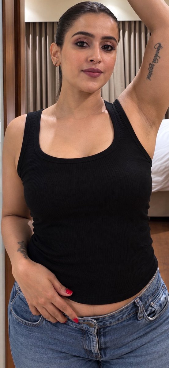 Vk82651042's tweet photo. Arms up, black tank glued to her, midriff out, that face like she knows exactly what you’re looking at. She didn’t raise her arms for the video. She raised them for the comments. First thing you noticed? https://t.co/xYtsOJq5bQ