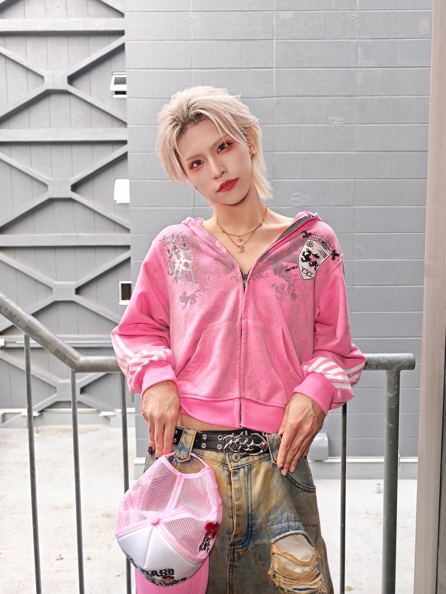 dennou_gaku's tweet photo. 年々服の系統が若返っていく30歳男性 https://t.co/xEaJqA5ETl