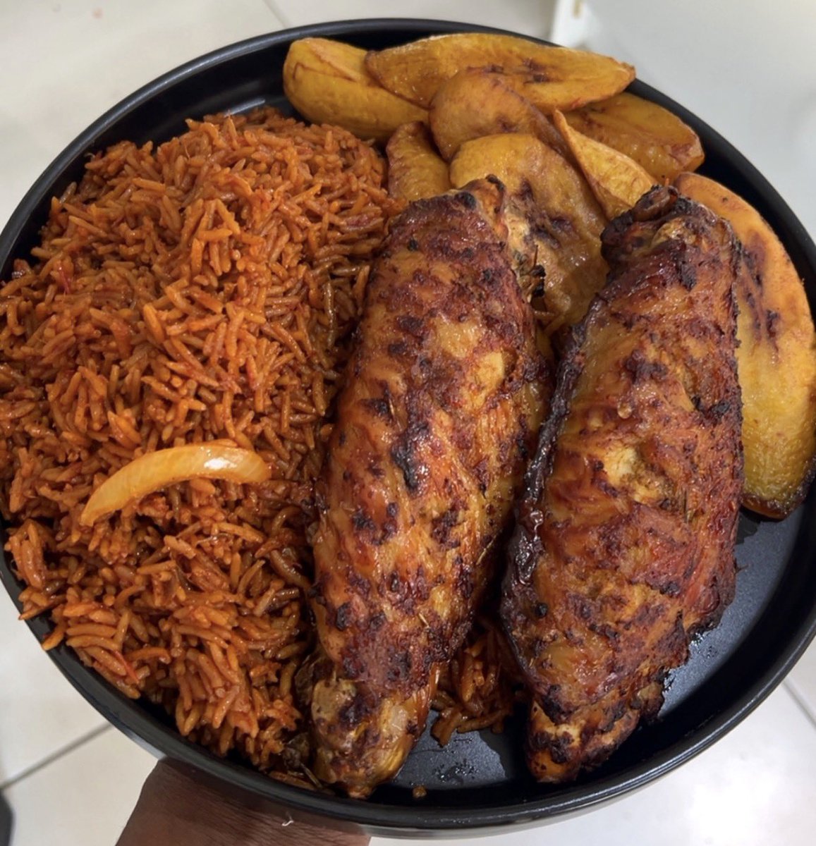 educatedtug01's tweet photo. Which one could you eat everyday without getting tired of it https://t.co/jXKDe3Yqq8