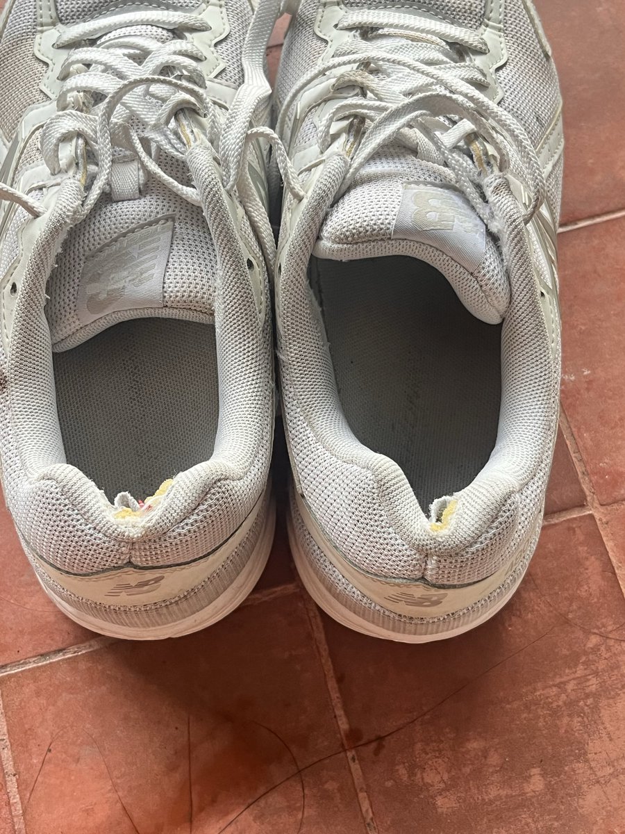 ifuneedmemhere's tweet photo. ส่งต่อ รองเท้าnewbalance  แท้
Size: 37.5 สภาพดี ตำหนิหลังส้นเท้าตามรูป
💰 400 รวมส่ง ลดได้อีกนิดหน่อยทักมาได้คับบ 
#ส่งต่อรองเท้า #ส่งต่อNewbalance #ส่งต่อเสื้อผ้า https://t.co/xMjczfeYiB