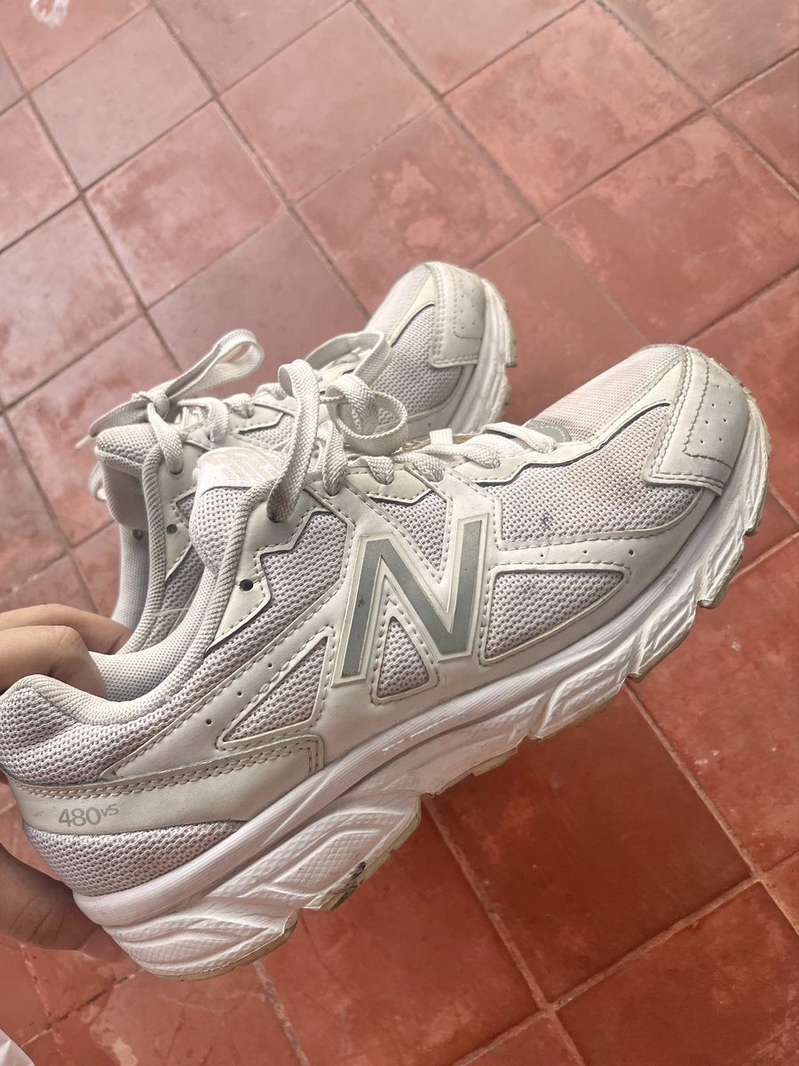 ifuneedmemhere's tweet photo. ส่งต่อ รองเท้าnewbalance  แท้
Size: 37.5 สภาพดี ตำหนิหลังส้นเท้าตามรูป
💰 400 รวมส่ง ลดได้อีกนิดหน่อยทักมาได้คับบ 
#ส่งต่อรองเท้า #ส่งต่อNewbalance #ส่งต่อเสื้อผ้า https://t.co/xMjczfeYiB
