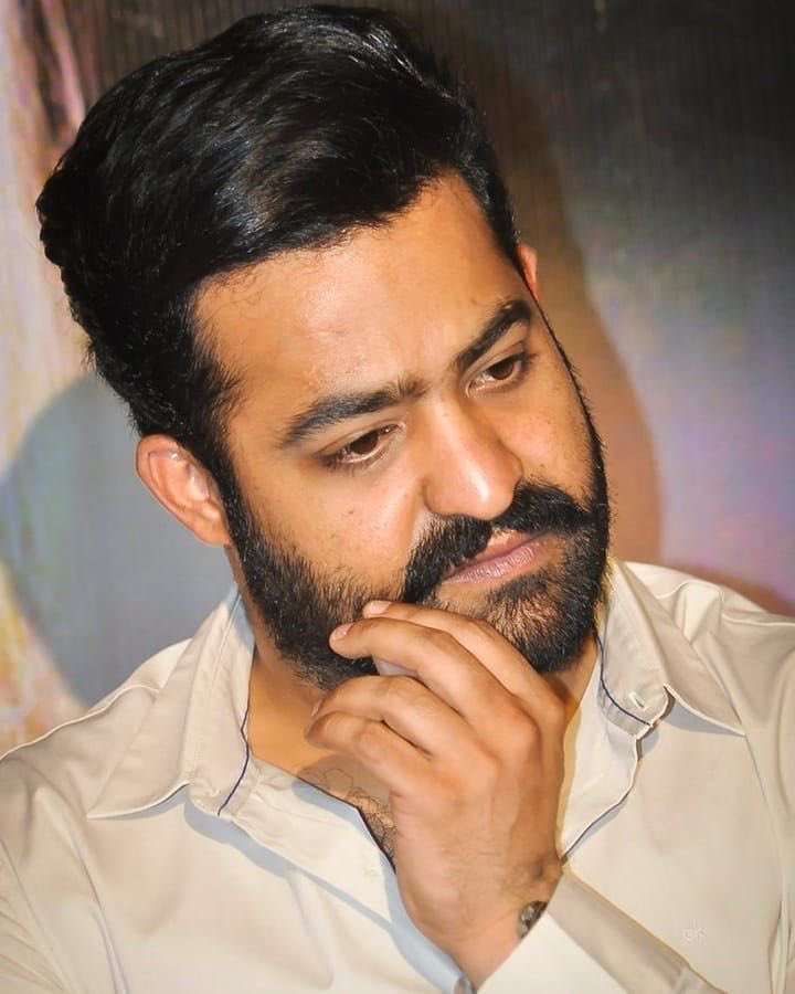 VivekVital5's tweet photo. Edi ippudu pettu elanti pics #Maheshbabu ????? https://t.co/g3oXmUfaZD
