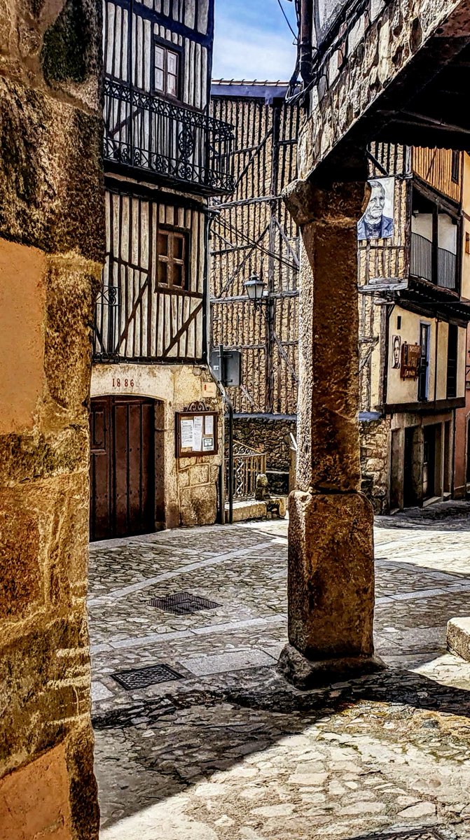 claude_castera's tweet photo. Mogarraz.Salamanca https://t.co/S7RTVuxYG3