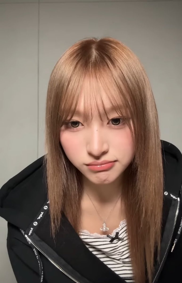 kaminamiSama's tweet photo. 입꾹꾹이

만족                                               불만족 https://t.co/s9vUMDGASy