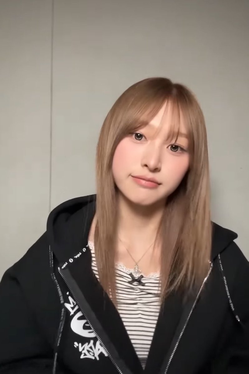 kaminamiSama's tweet photo. 입꾹꾹이

만족                                               불만족 https://t.co/s9vUMDGASy