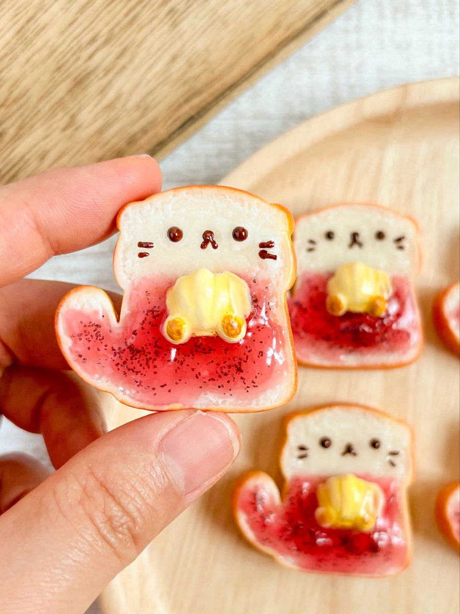 same2bakery's tweet photo. ラッコのいちごジャムトースト🍓🦦🧈

#デザフェス64 にて販売❕ https://t.co/aRR6O5dAIW